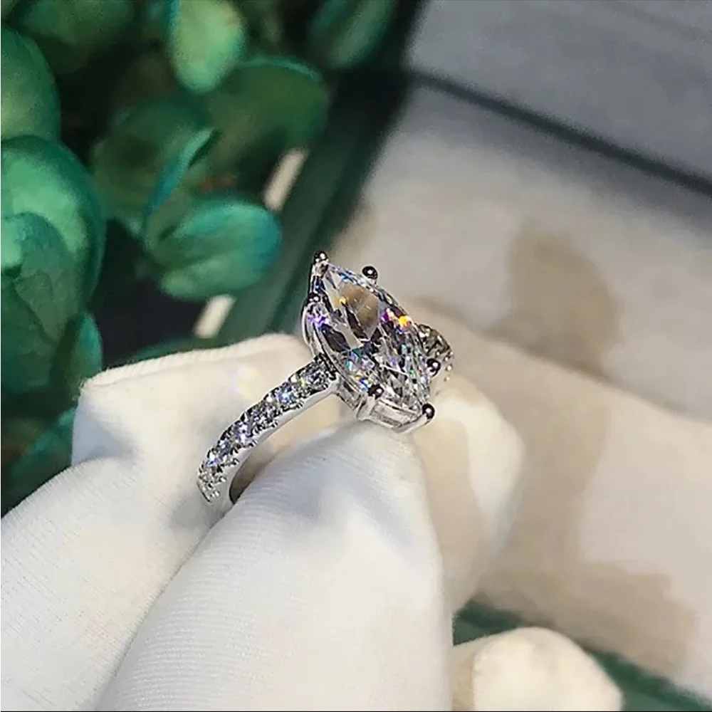 New Women’s 925 Silver Beautiful Diamond Ring